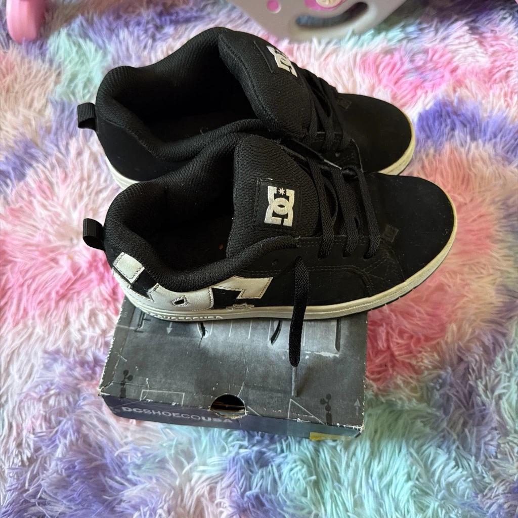 DC Court Graffik Youth Shoes Black/White Size 5 - photo 3