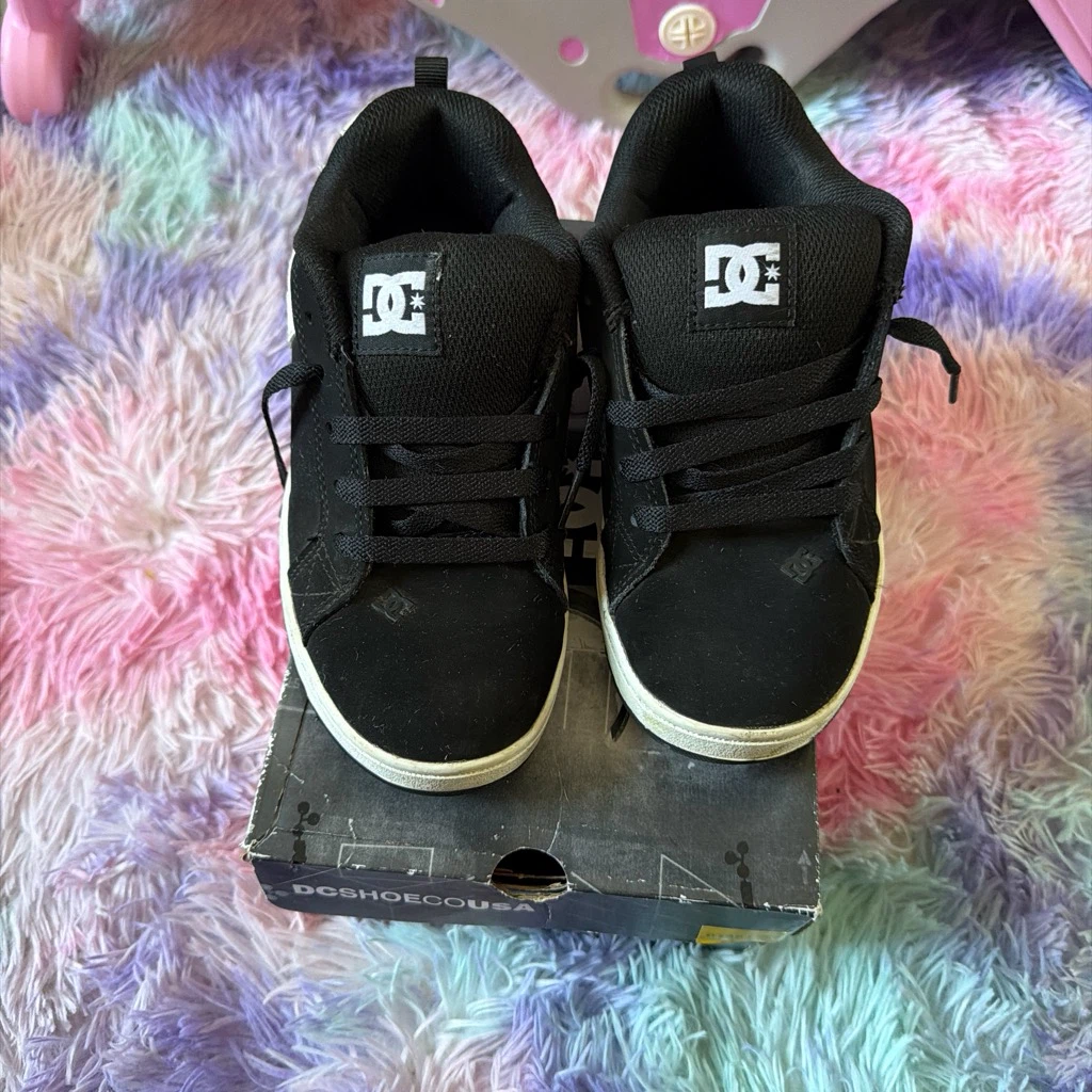 DC Court Graffik Youth Shoes Black/White Size 5 - photo 4
