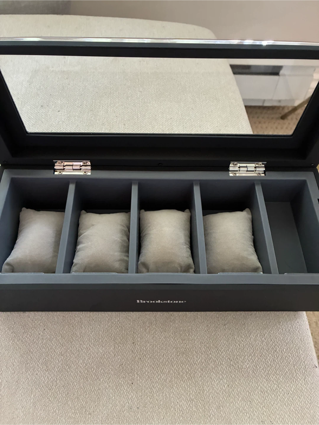 MOVING SALE : Brookstone 5-slot watch box - photo 2