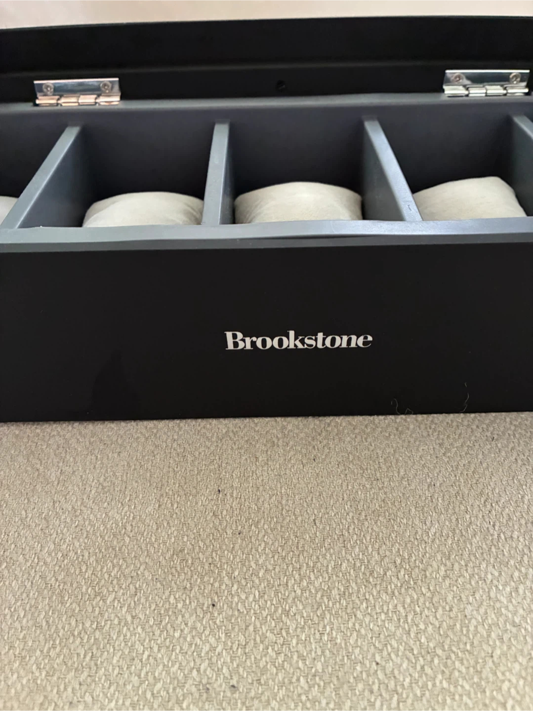 MOVING SALE : Brookstone 5-slot watch box - photo 3