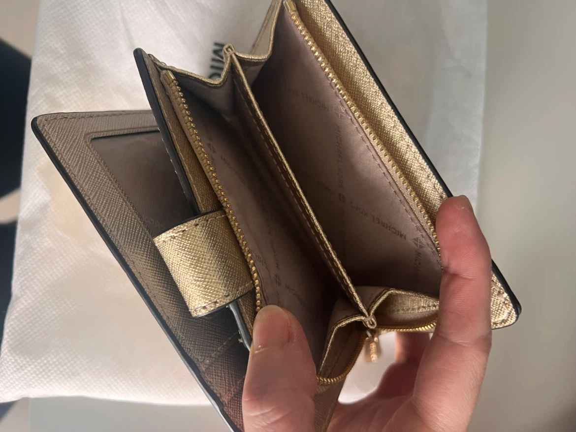 Michael Kors Gold Wallet - photo 4