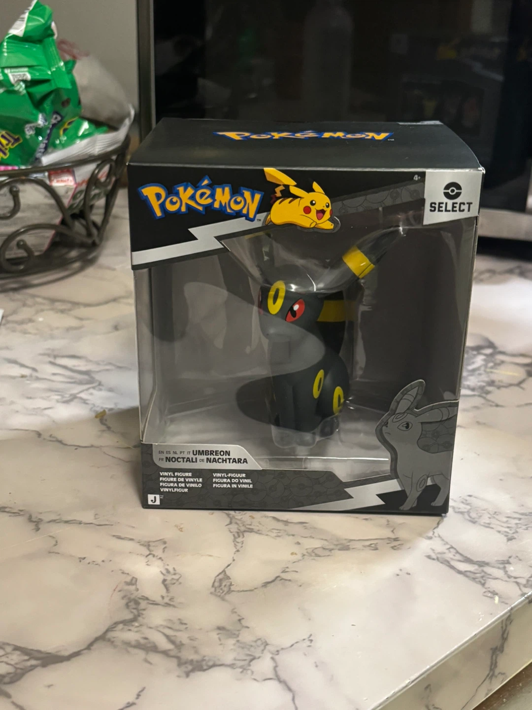 Pokemon Select Umbreon Vinyl Figure