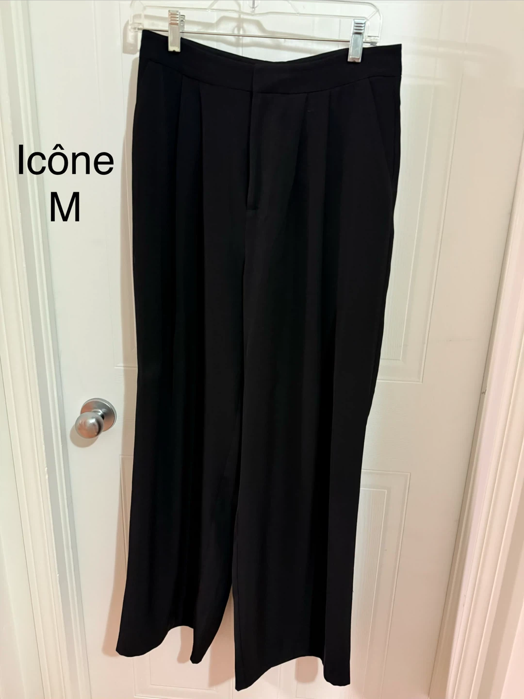 Pantalon large noir Icône