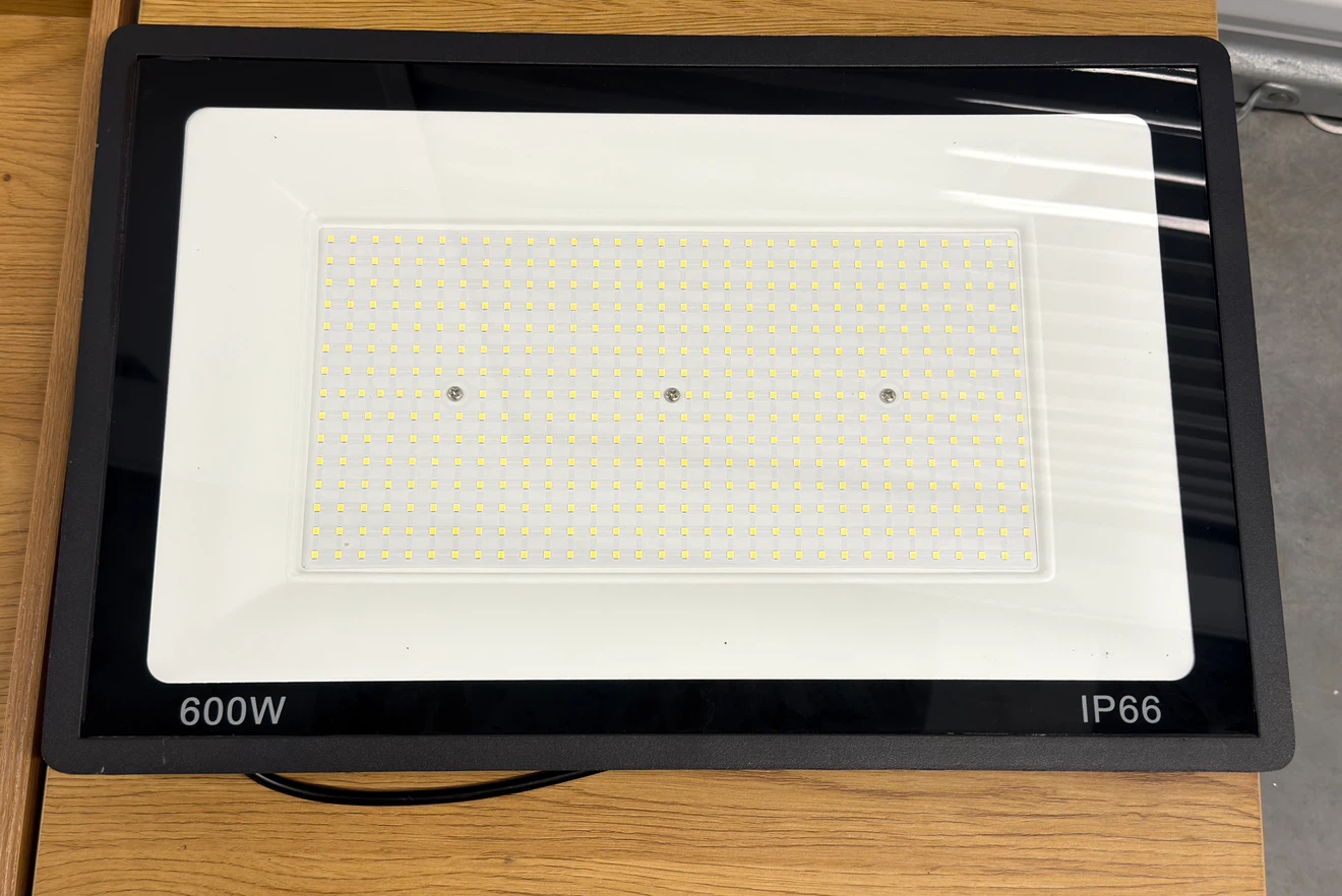 600W LED Outdoor Flood Light IP66 - Heavy Duty - photo 2