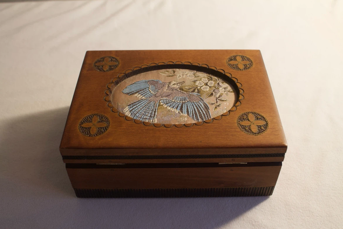 Wooden Jewellery Box w/ Removable Tray and Bird Illustration