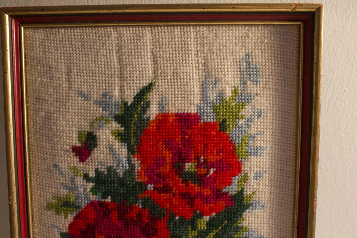 Cross Stitch Roses in Frame - photo 2