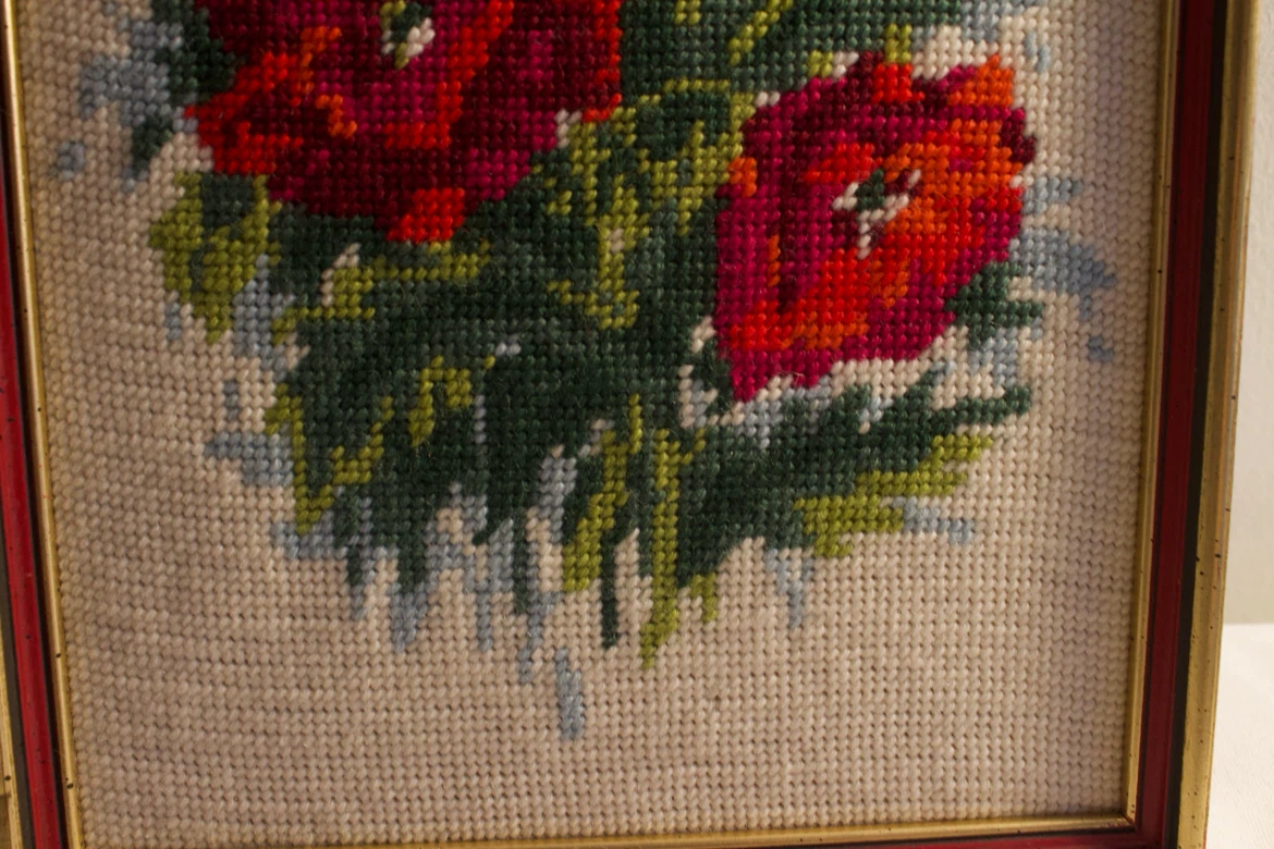 Cross Stitch Roses in Frame - photo 3