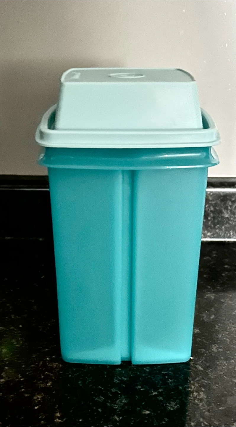 Tupperware Pick-A-Deli Pickle/Olive Container