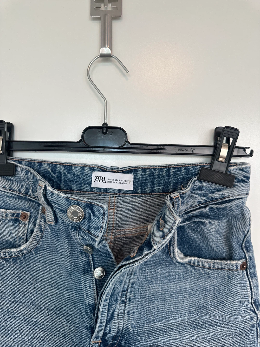 Zara Denim Shorts Size 0 high waisted - photo 3