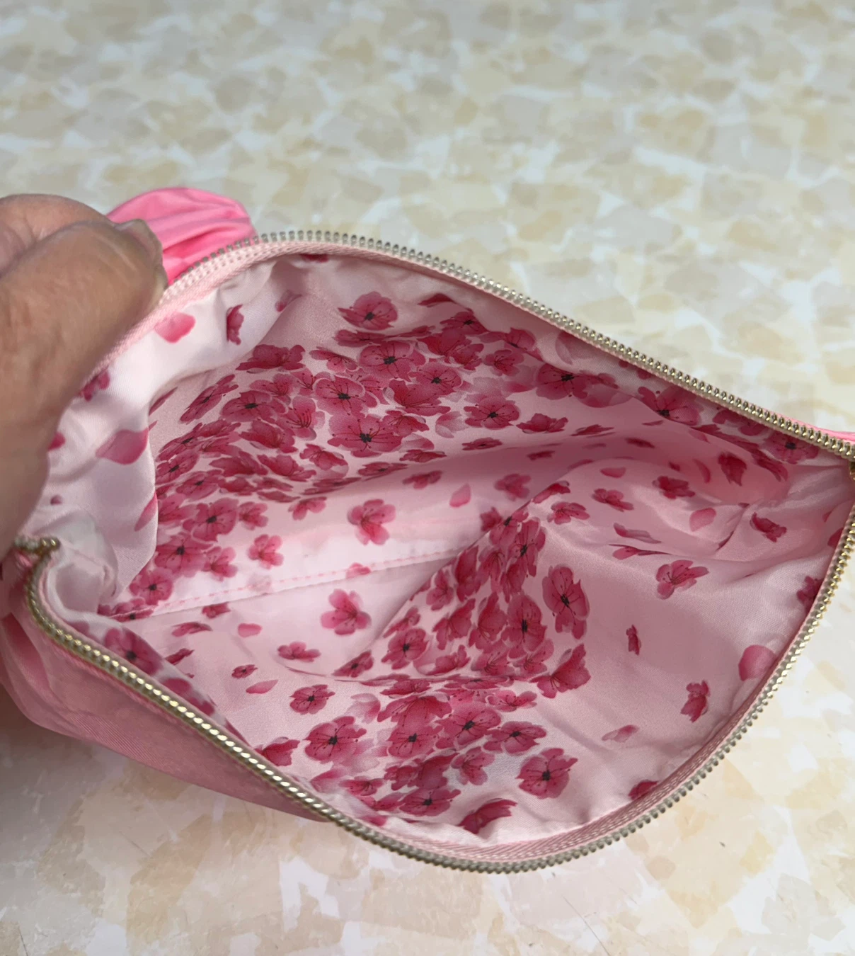 Shiseido Pink Umbrella and Pouch Set - photo 2