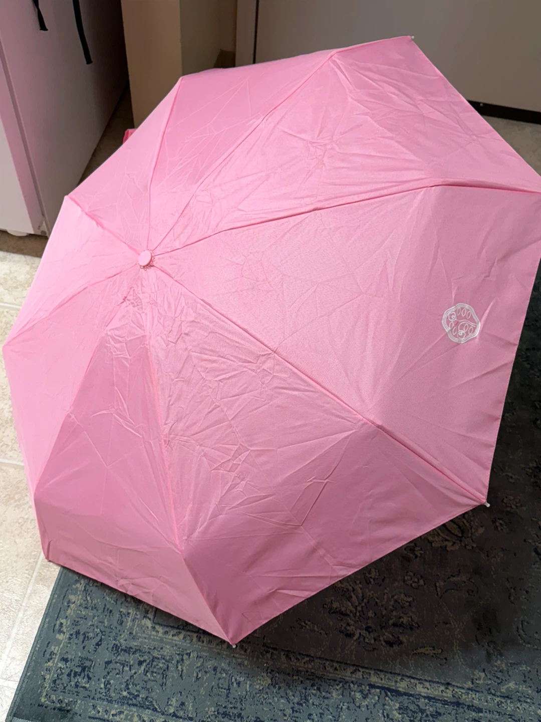 Shiseido Pink Umbrella and Pouch Set - photo 4