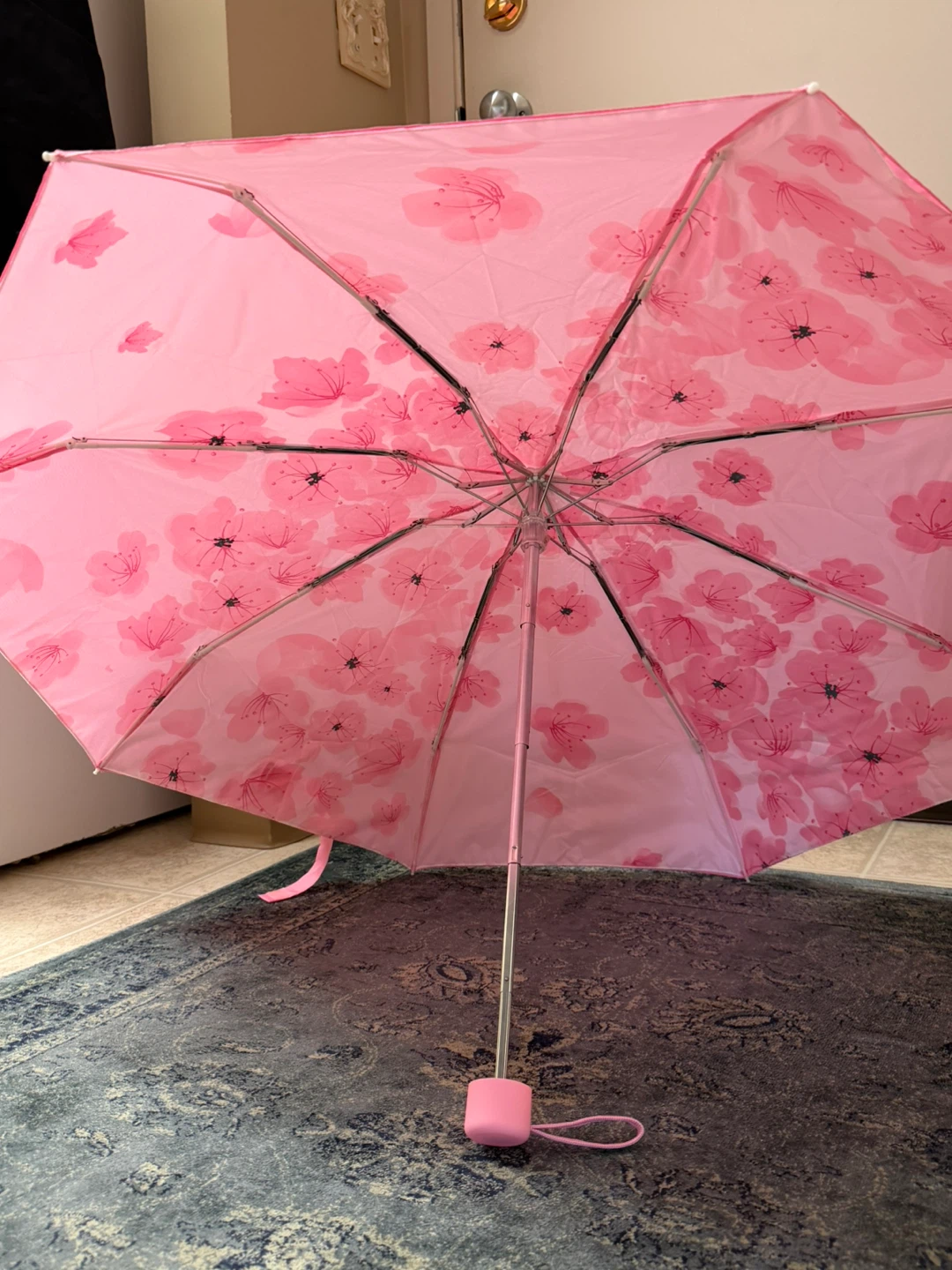 Shiseido Pink Umbrella and Pouch Set - photo 5