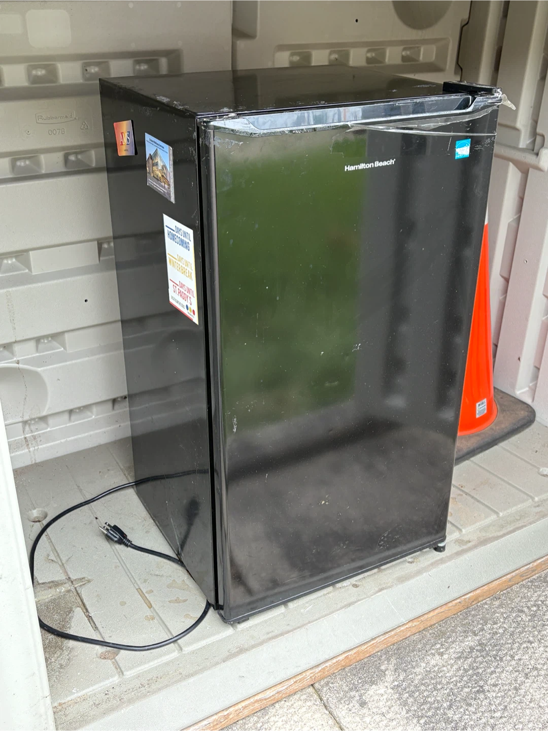 Hamilton Beach Compact Mini Fridge - photo 2