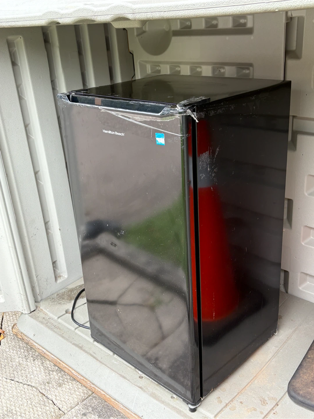 Hamilton Beach Compact Mini Fridge - photo 3