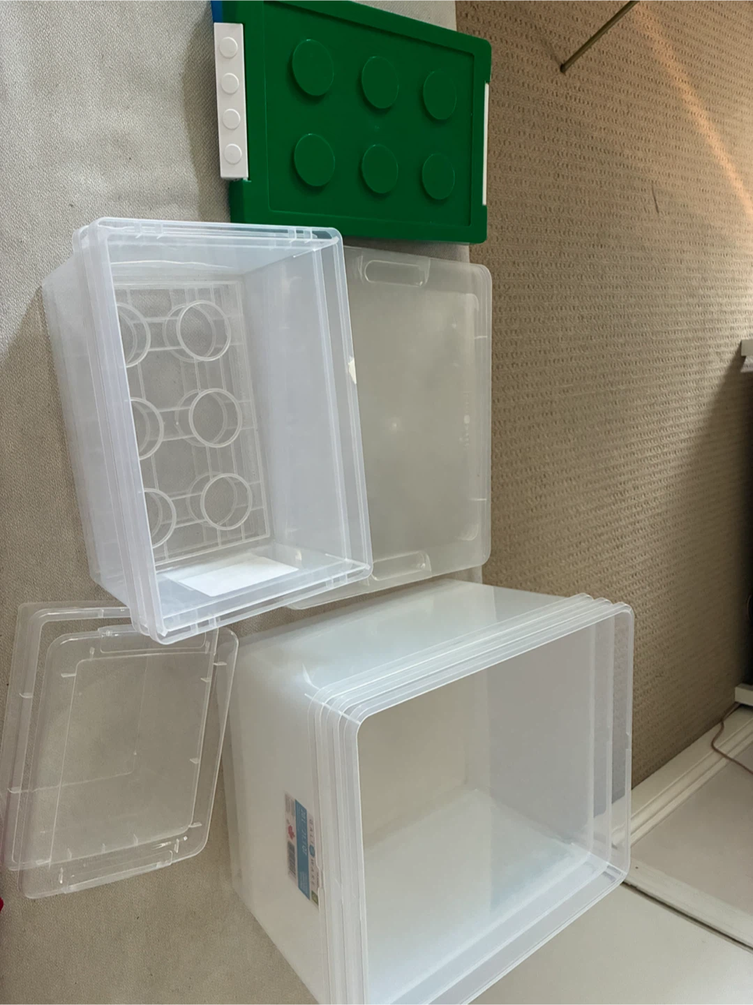 MOVING SALE: Set of plastic boxes - photo 2