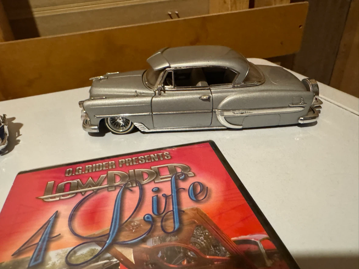 Diecast Low Rider Vintage Cars - photo 2
