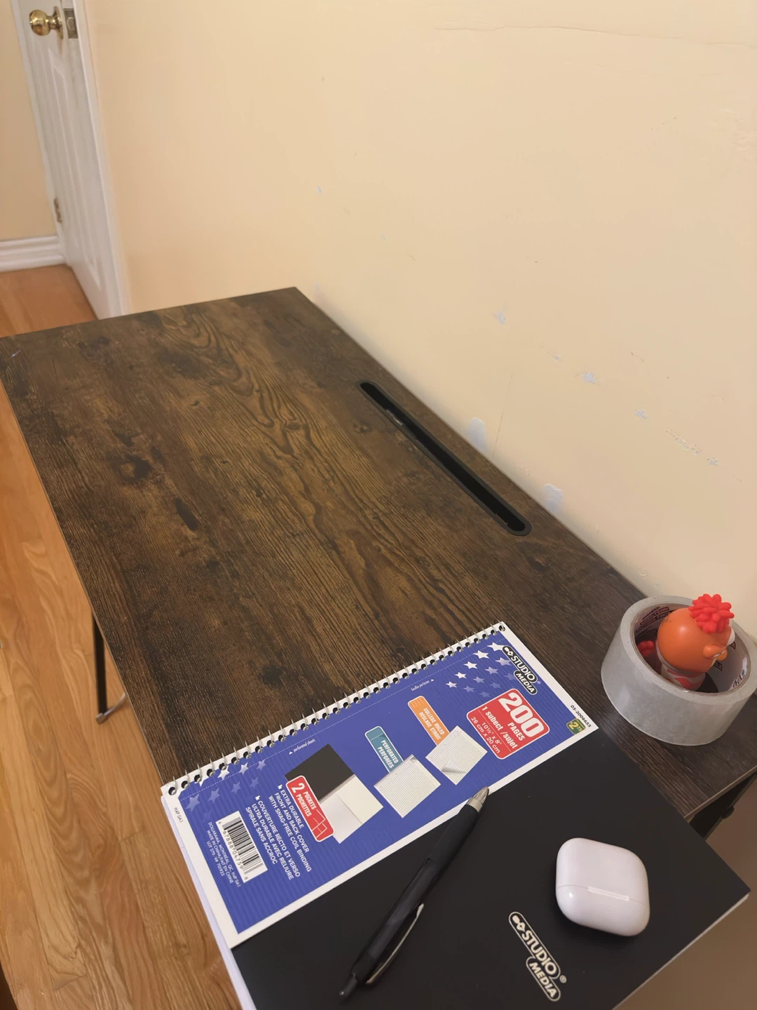 Compact wooden computer desk