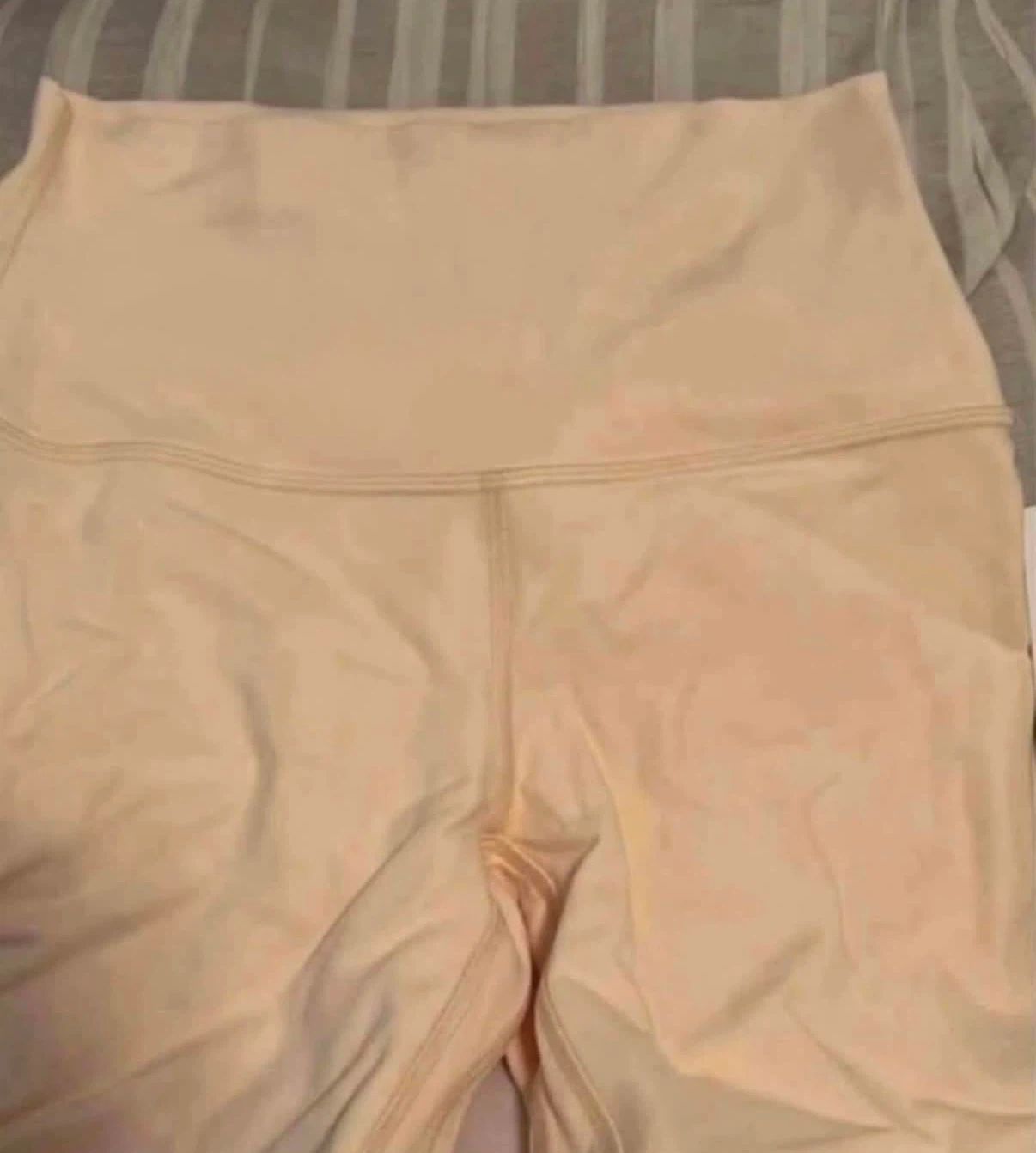 Lululemon high rise shorts size 4 length 6 tags on butter cream