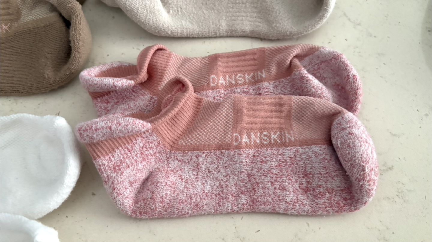 4 Pairs of Danskin Ankle Socks - photo 4