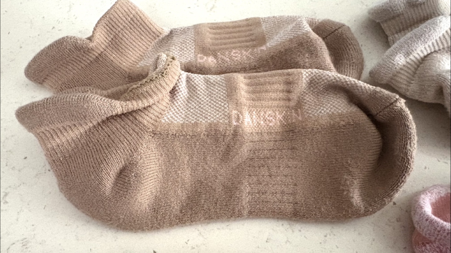 4 Pairs of Danskin Ankle Socks - photo 5