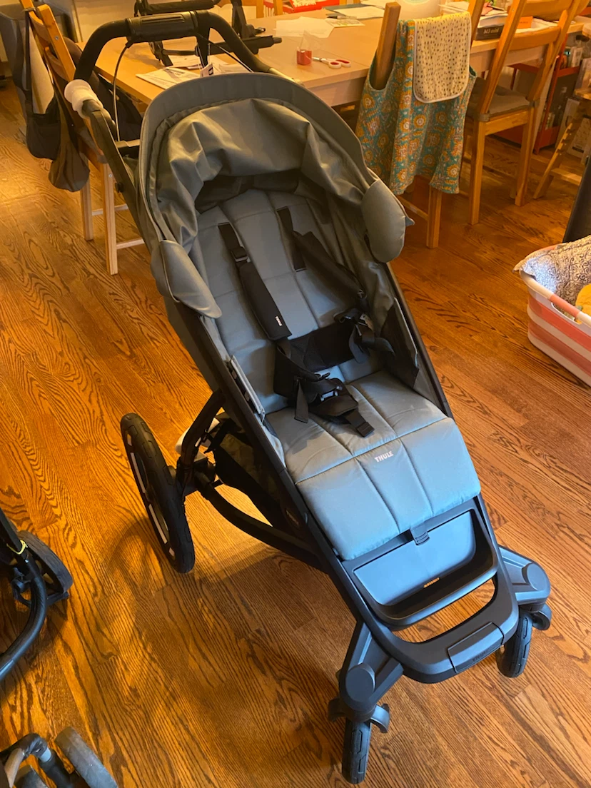 Thule Urban Glide 4 wheel with adapter NWT