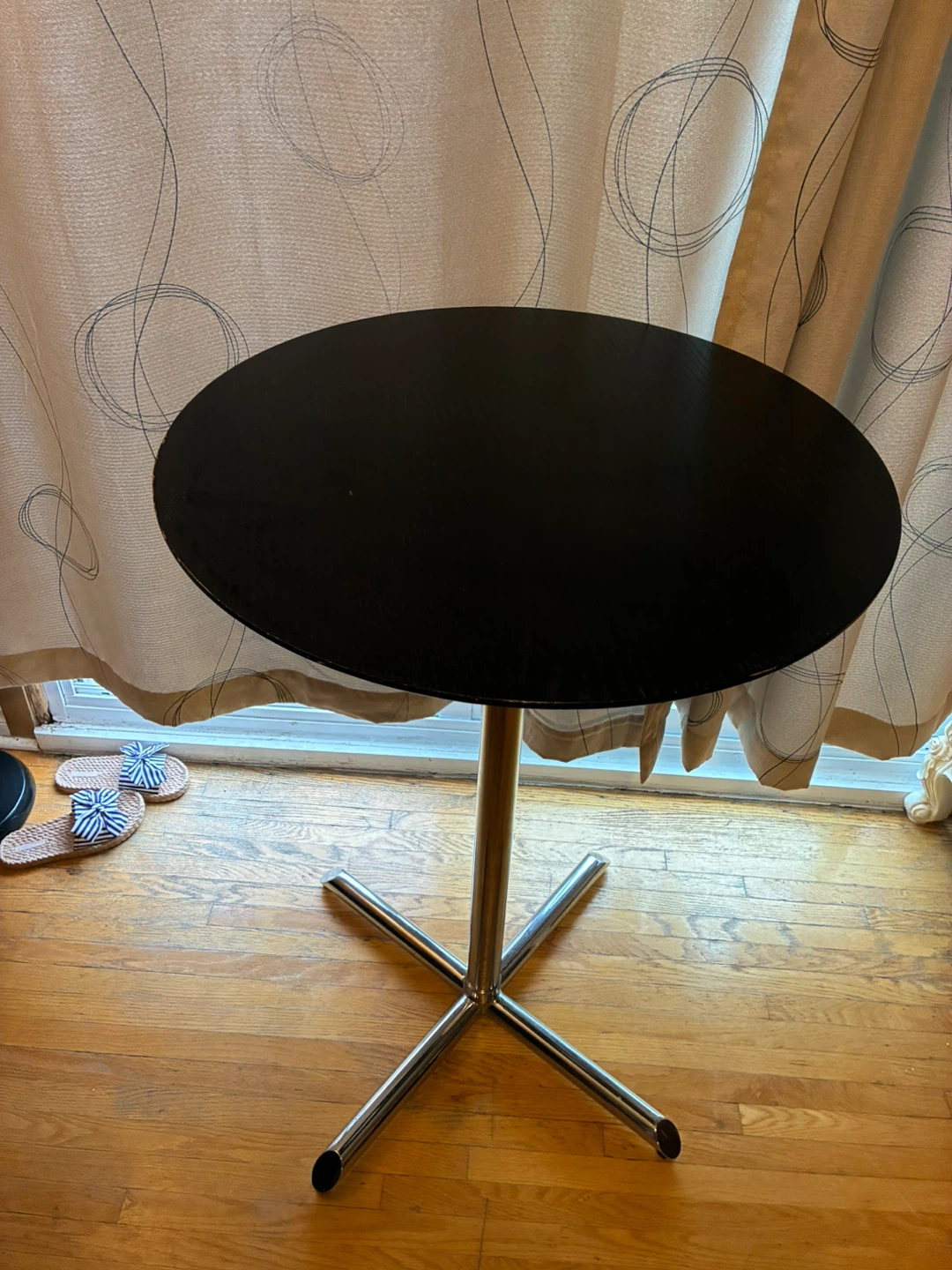 Round Black Pedestal Table - photo 3