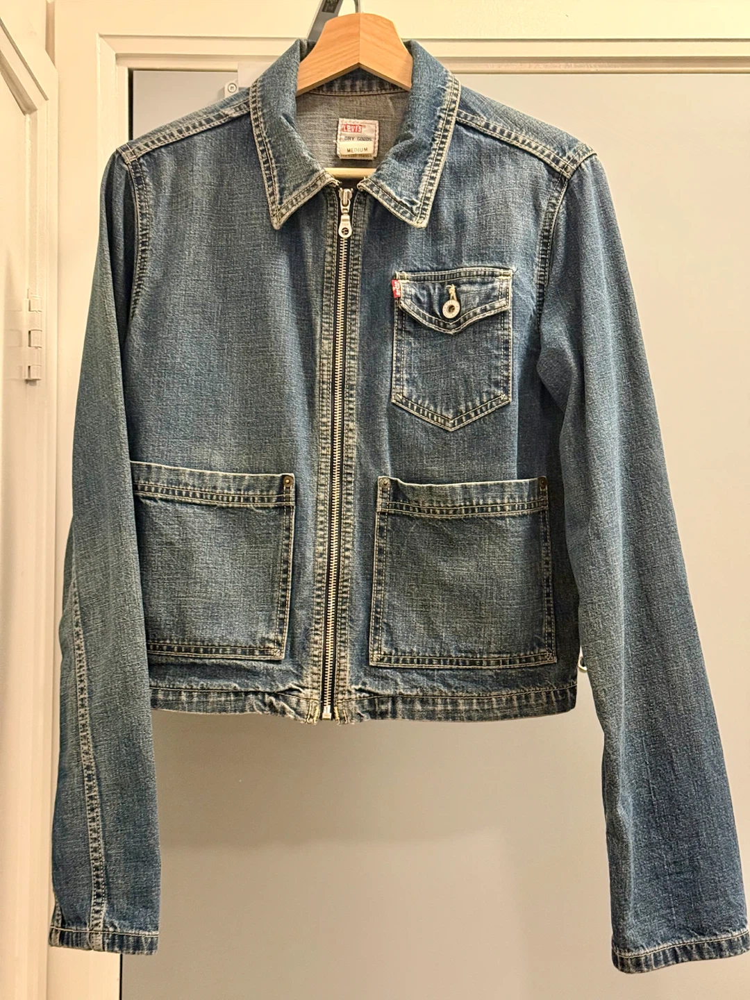 Y2K Levi's Vintage Denim Jacket (Medium)