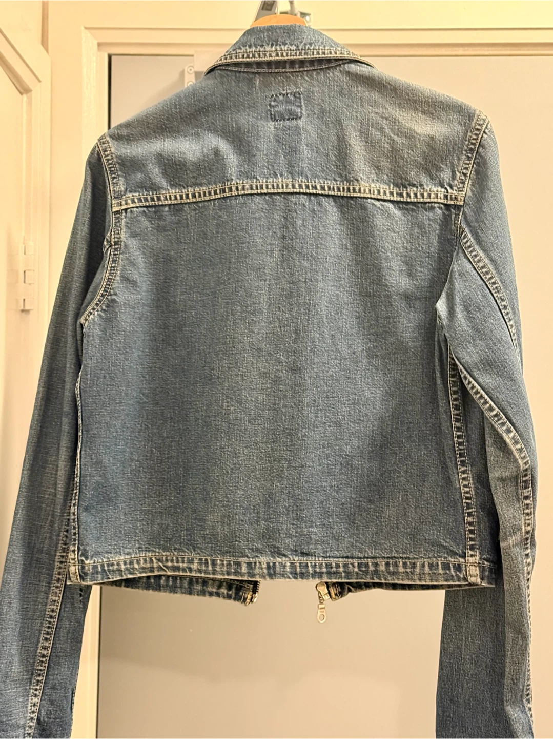 Y2K Levi's Vintage Denim Jacket (Medium) - photo 2