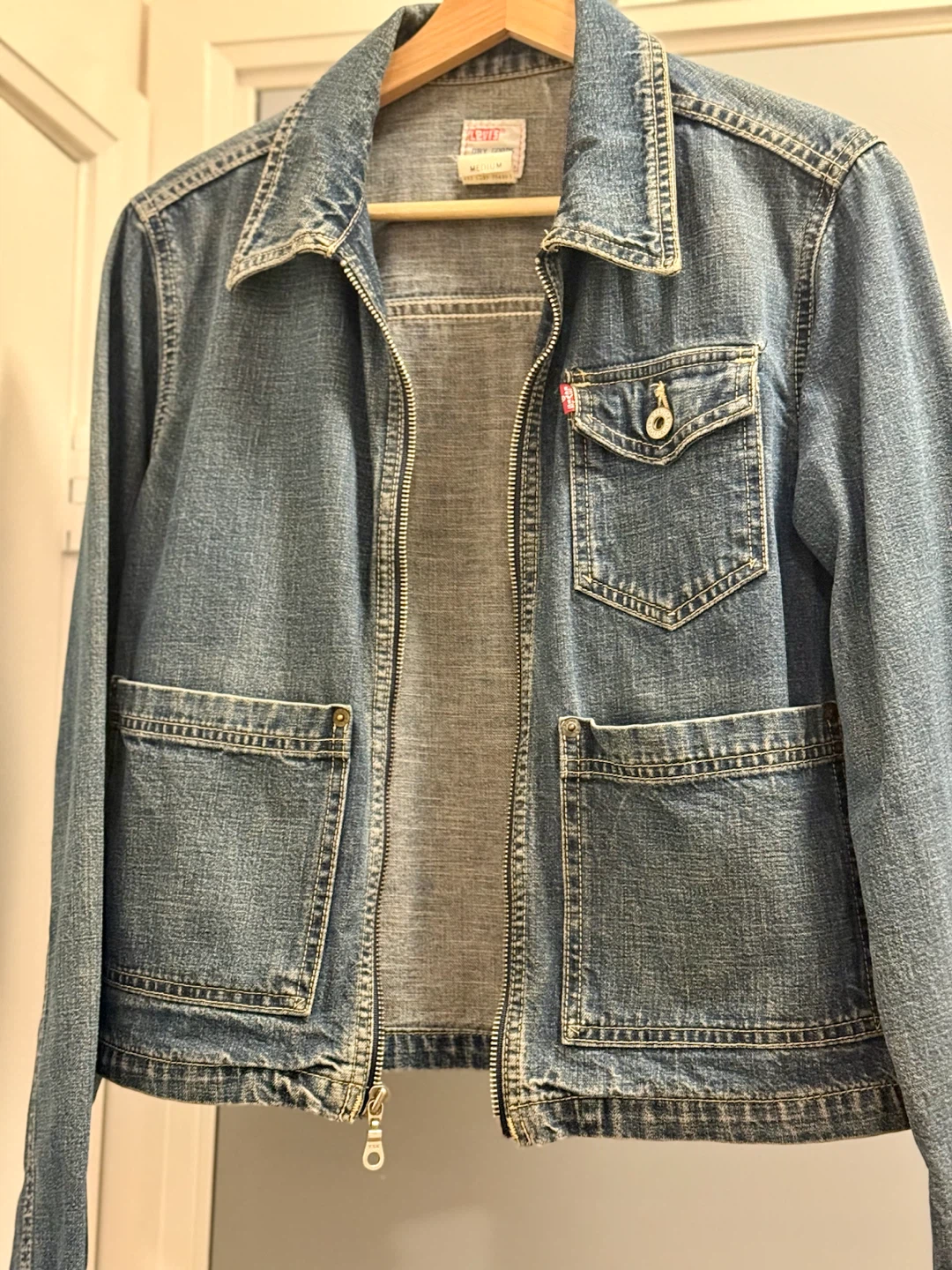 Y2K Levi's Vintage Denim Jacket (Medium) - photo 3
