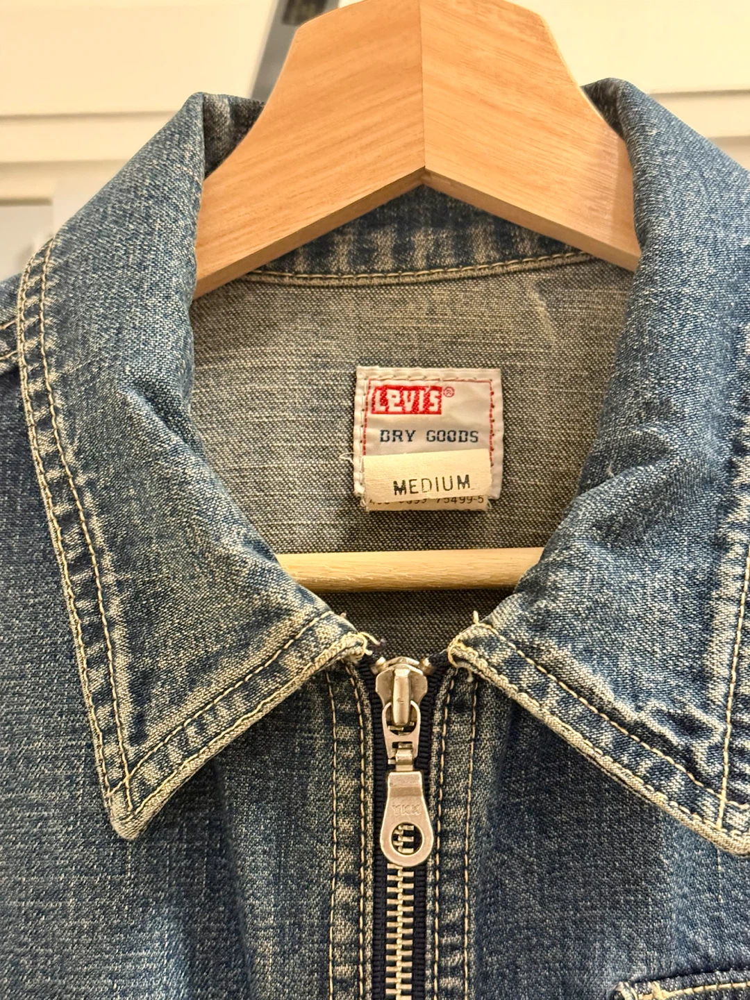 Y2K Levi's Vintage Denim Jacket (Medium) - photo 4