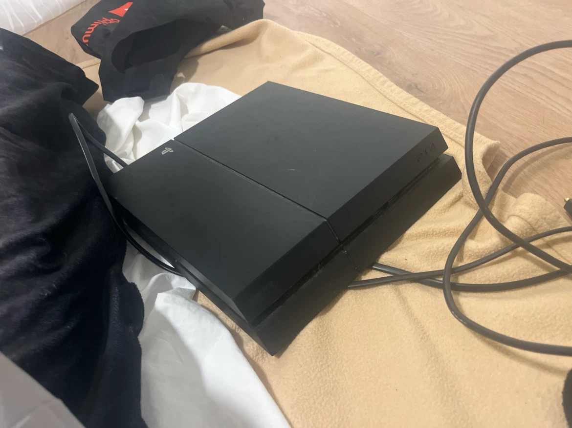 Sony PlayStation 4 - photo 2
