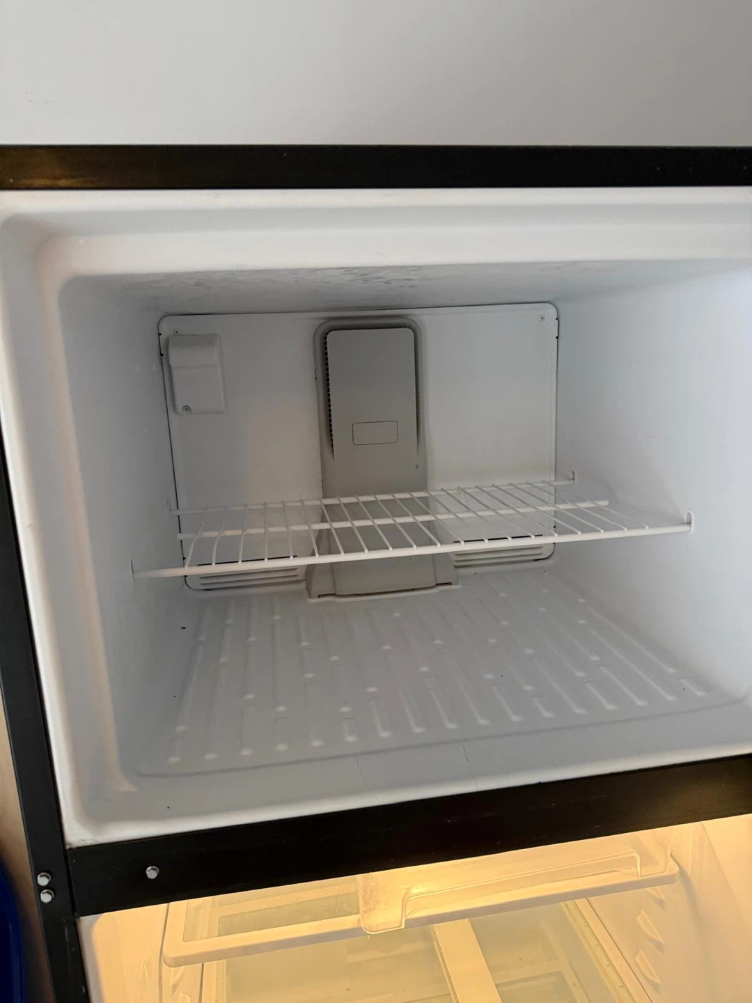 Whirlpool Refrigerator - photo 4