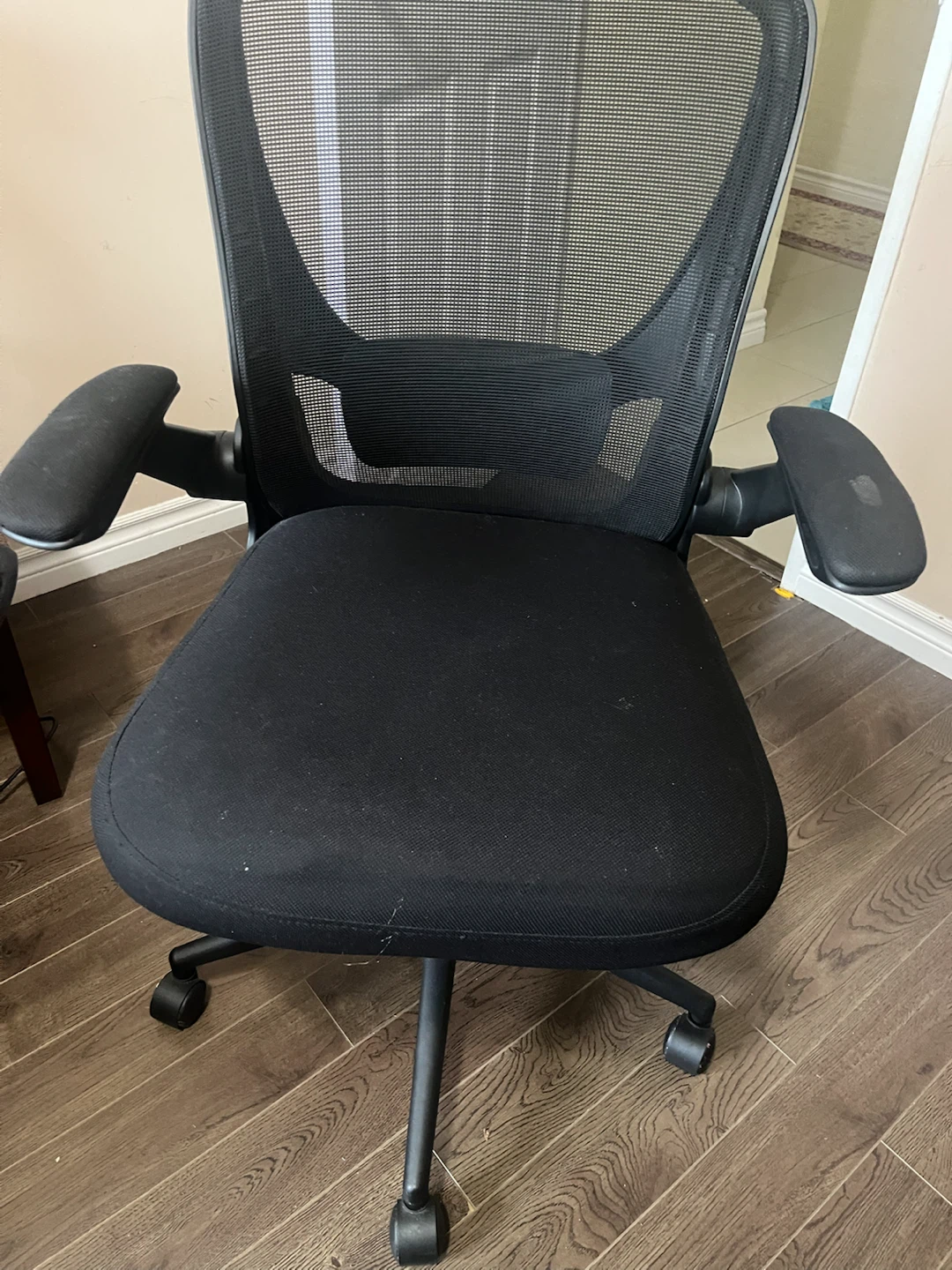 Black Ergonomic Mesh Office Chair - photo 2