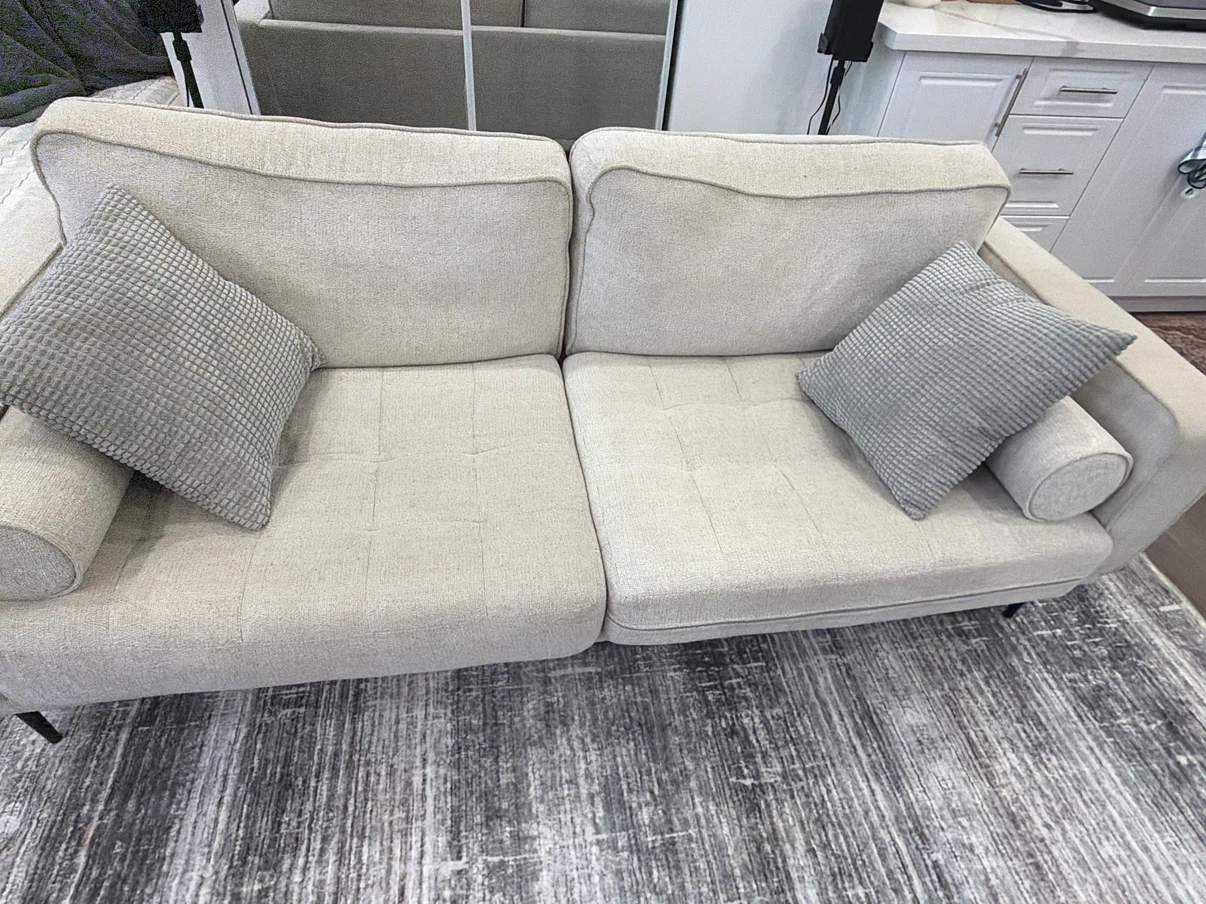 Couch - photo 2