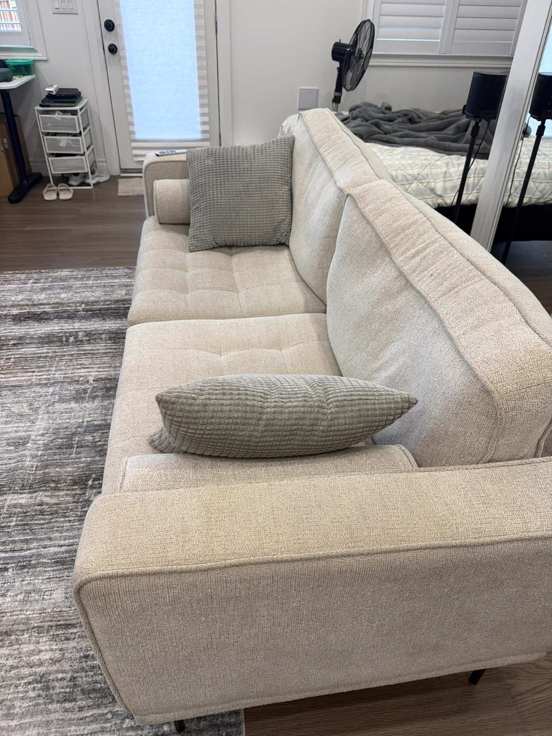 Couch - photo 3