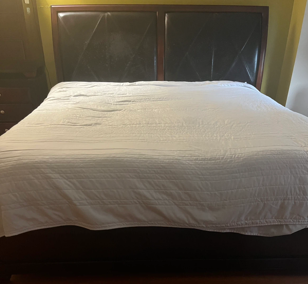 Dressers, head board, bed frame - photo 4