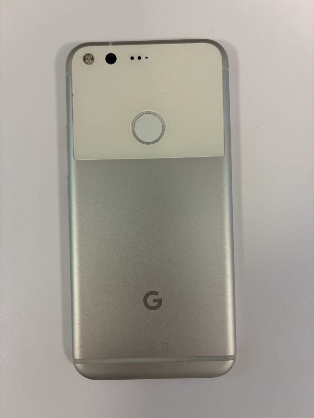Google Pixel Smartphone - photo 3