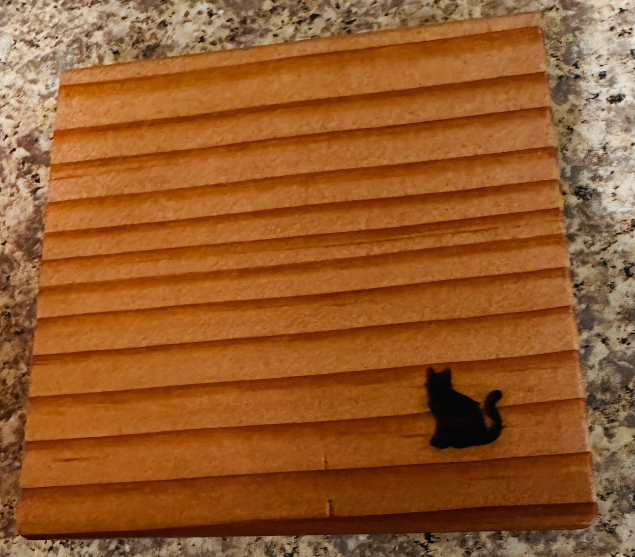 Wooden Cat Design Phone Stand - photo 3