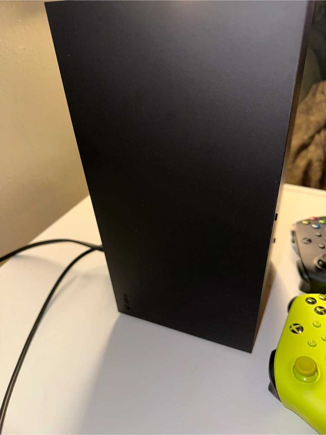 Xbox Series X - Hardly Used - photo 3
