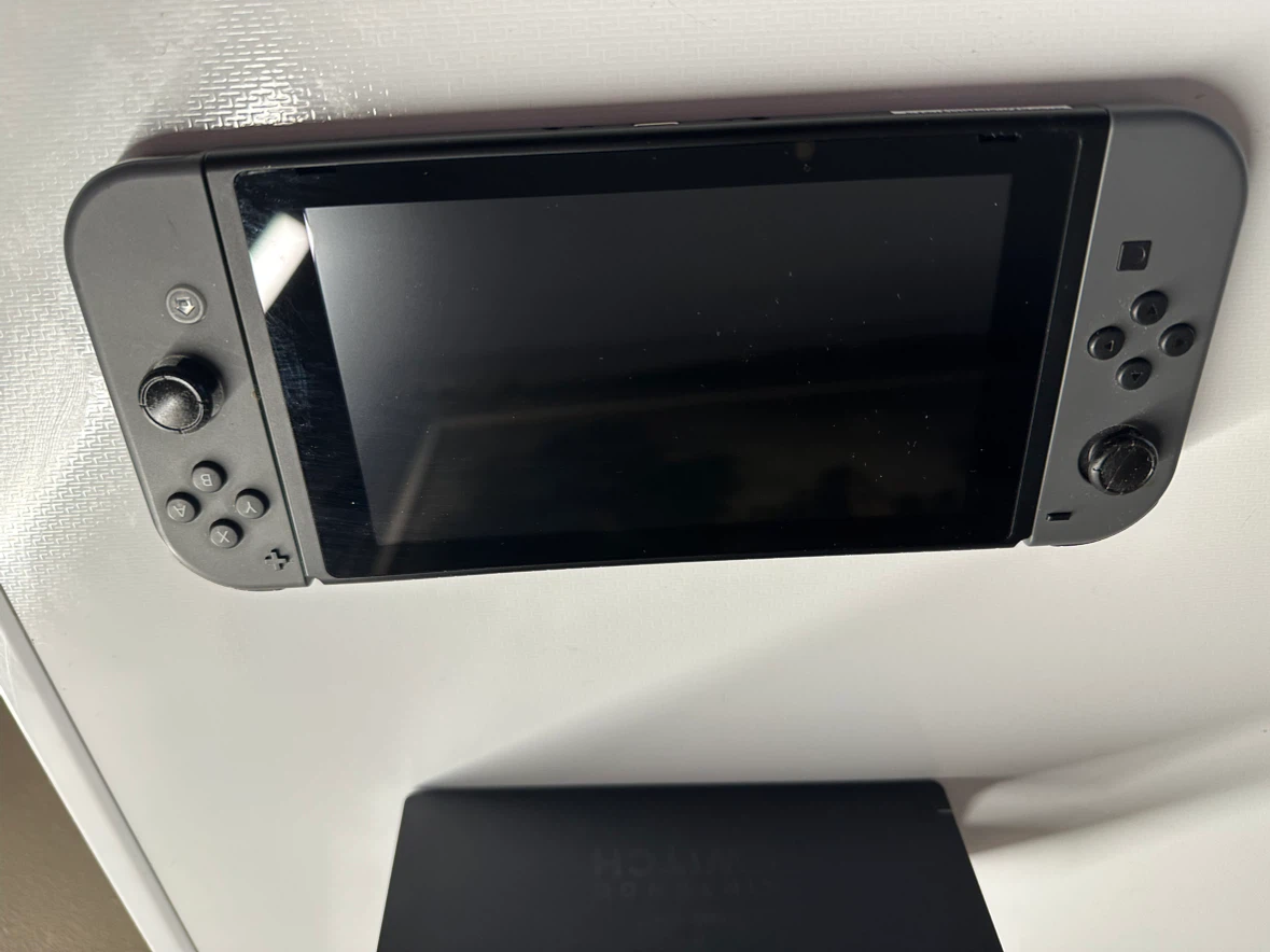 Nintendo Switch (Original) - photo 2