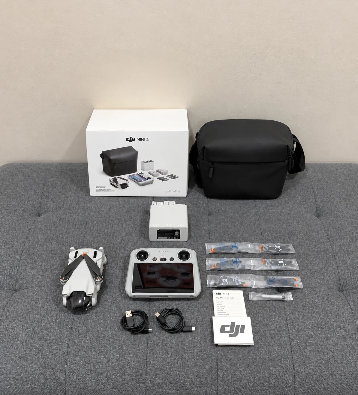 DJI Mini 3 Fly More Combo - Like New - photo 2