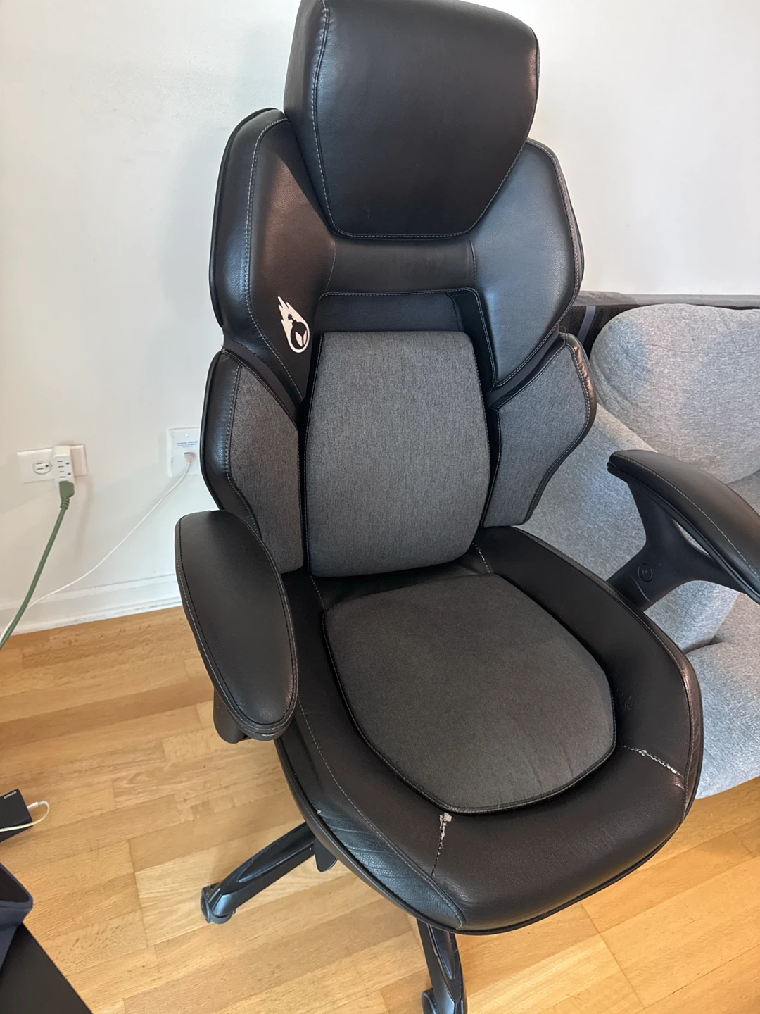 Secretlab Titan Gaming Chair - photo 3