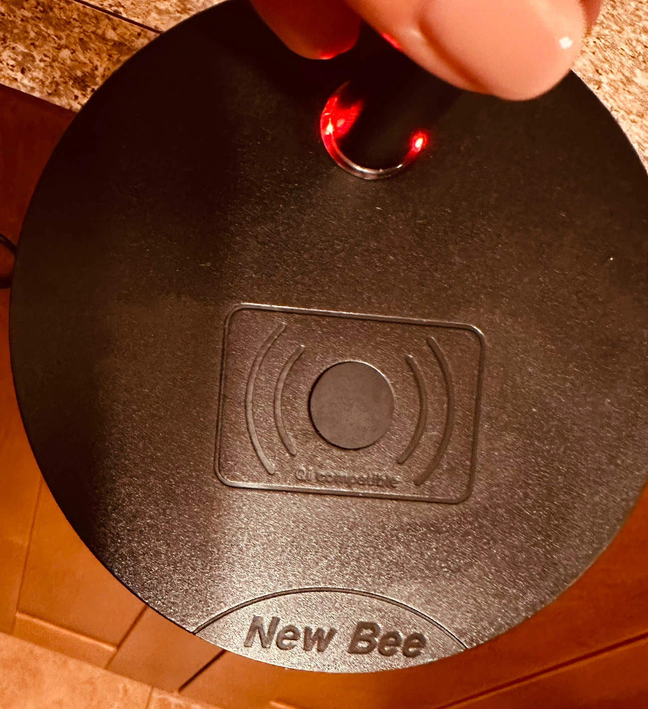 New Bee Headphone Stand with Wireless Charger
