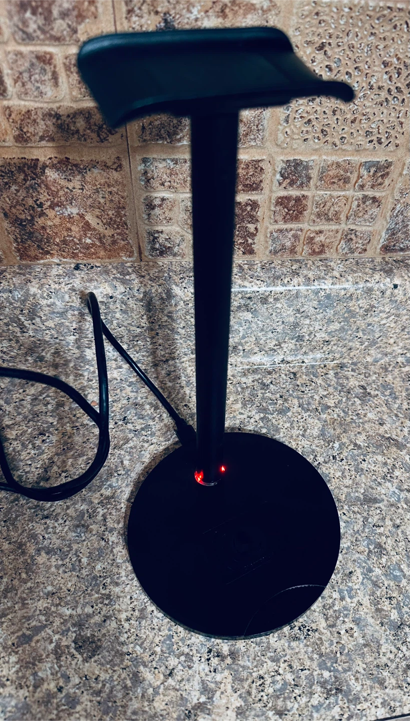 New Bee Headphone Stand with Wireless Charger - photo 2