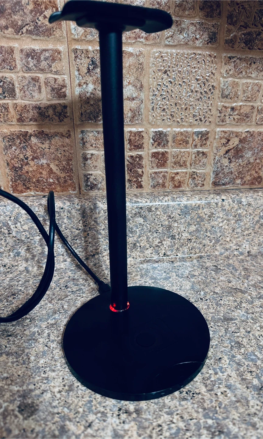 New Bee Headphone Stand with Wireless Charger - photo 3