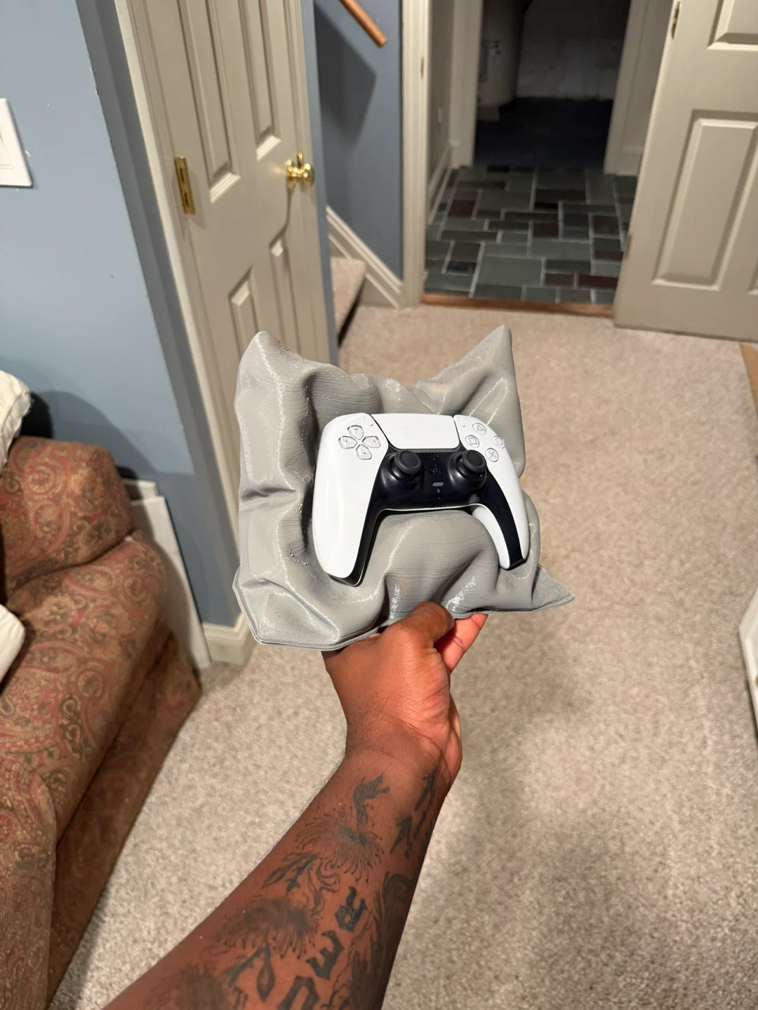 3D Printed PS5 Controller pillow stand - photo 2