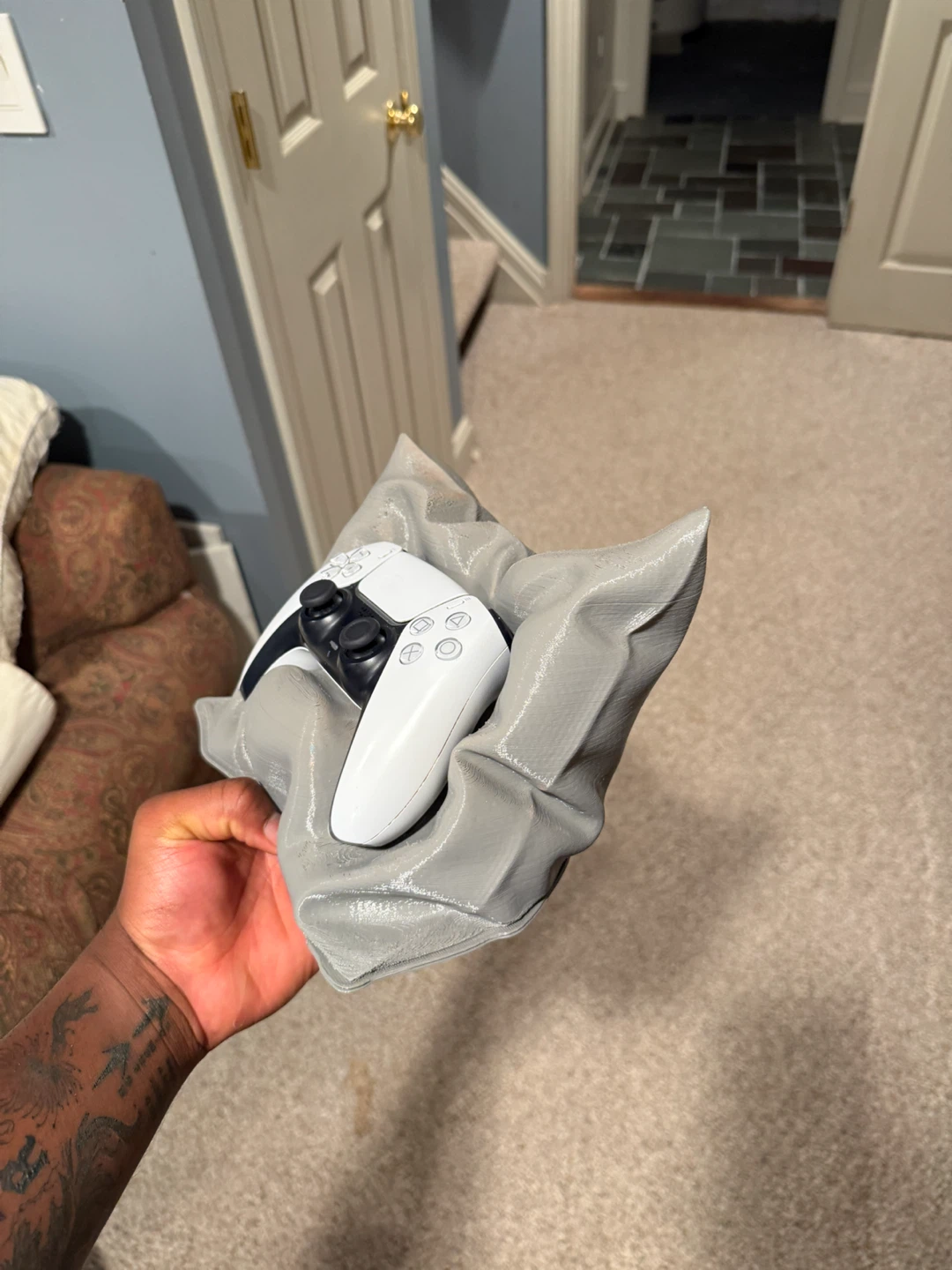 3D Printed PS5 Controller pillow stand - photo 3