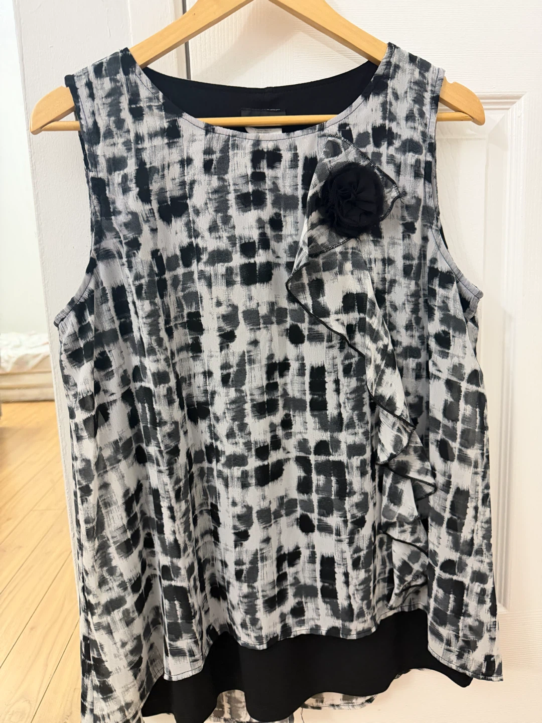 Sleeveless Blouse with Ruffle Detail - photo 2