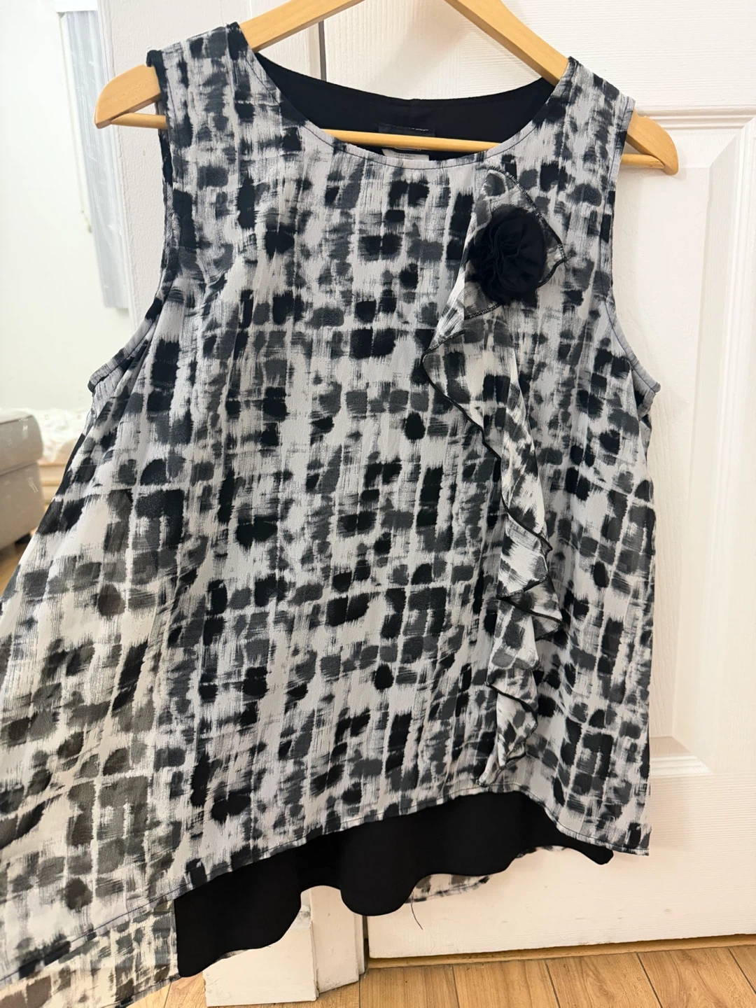Sleeveless Blouse with Ruffle Detail - photo 3