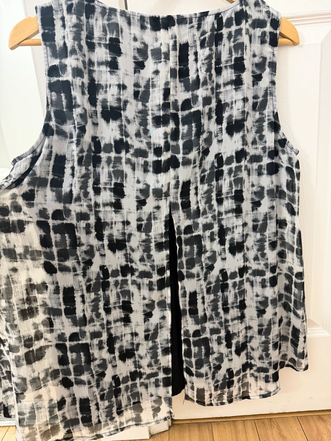 Sleeveless Blouse with Ruffle Detail - photo 4